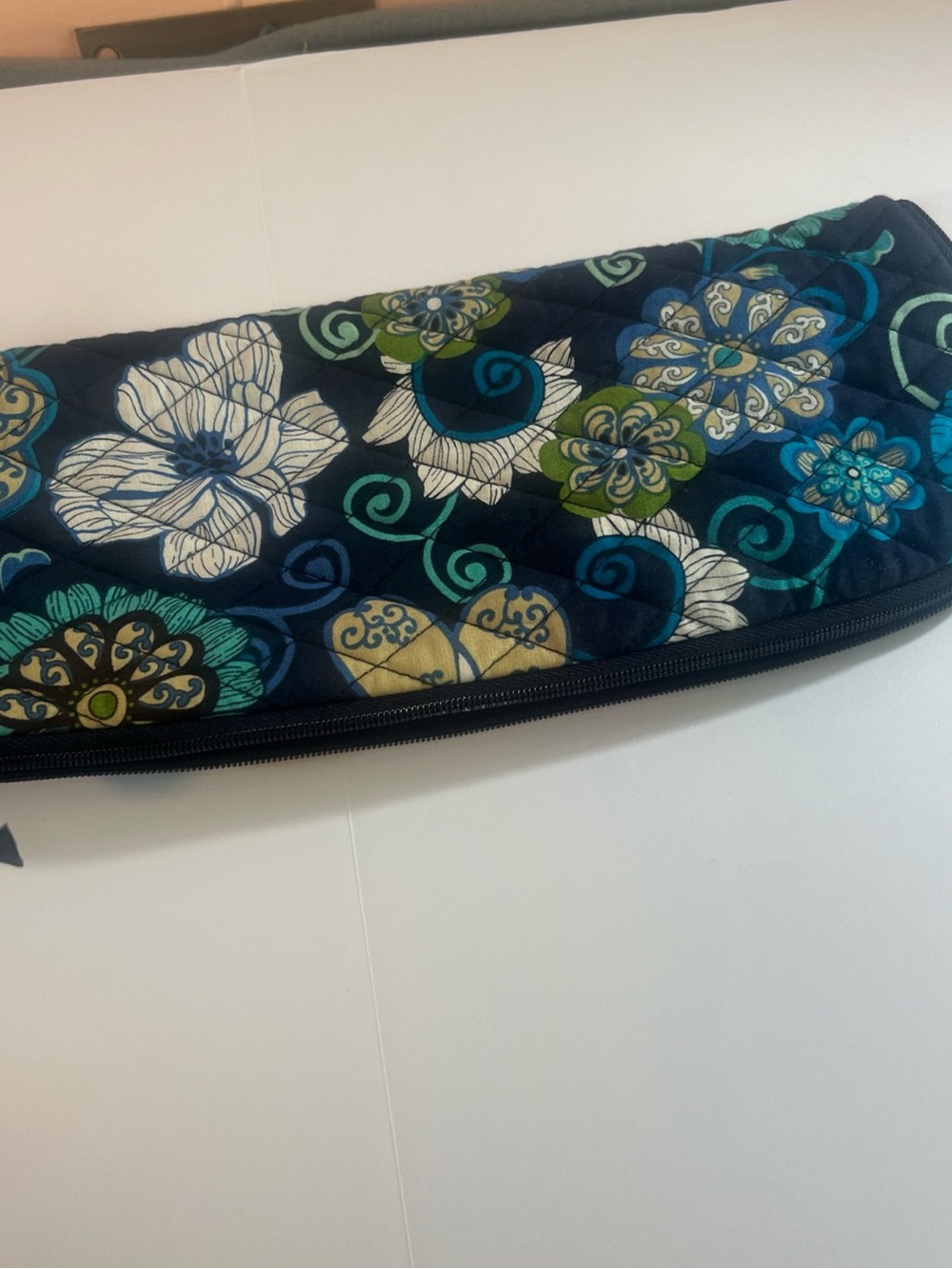 Vera Bradley Quilted Flat Iron Curling Iron Pouch in Navy, Teal & Cream - Picture 4 of 5